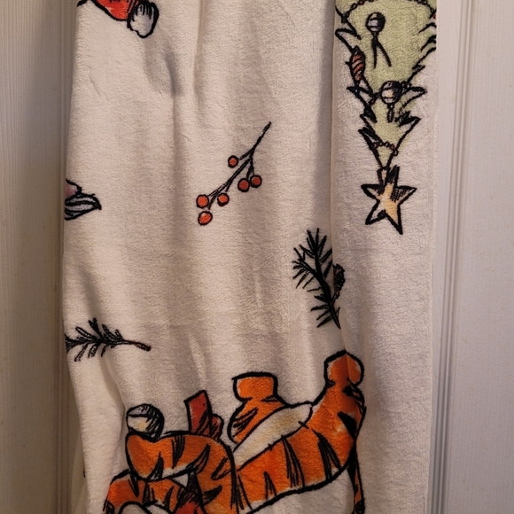 Winnie The Pooh Throw Blanket 60”x70” Christmas Pooh ,Tigger ,EEYORE , Disney - Picture 2 of 5